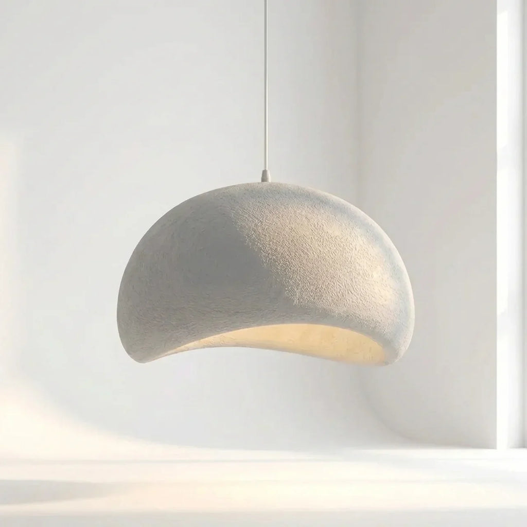 Lampada a sospensione Galet Air con forma organica ispirata alla pietra