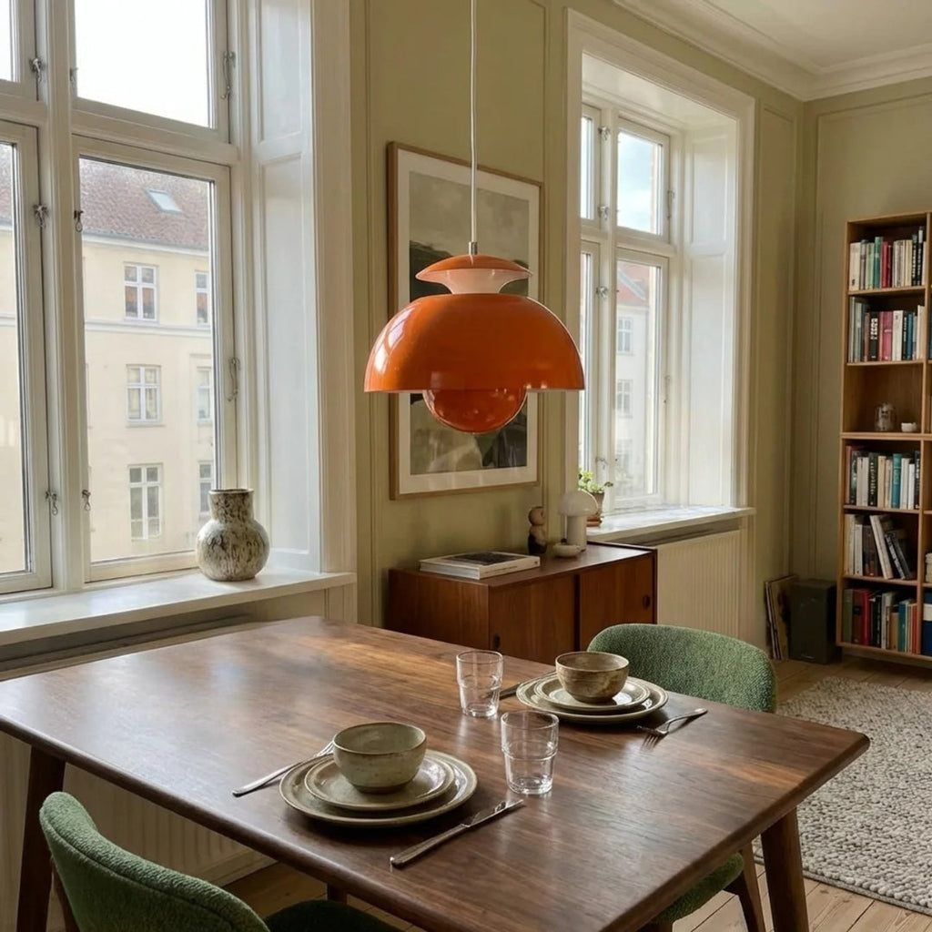 Moderne Kugel-Hängeleuchte für zeitgenössische Räume und Ambiente