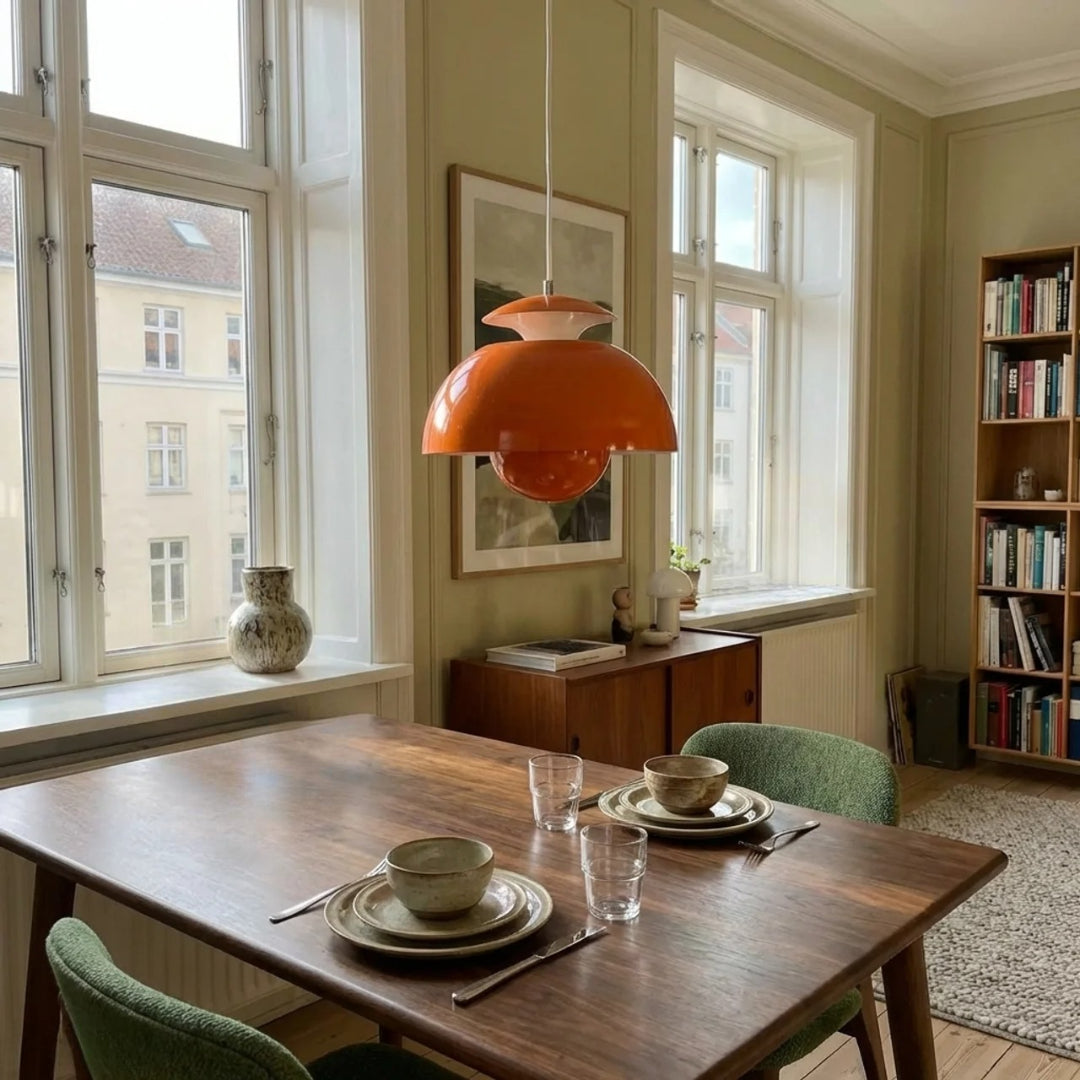 Moderne Kugel-Hängeleuchte für zeitgenössische Räume und Ambiente