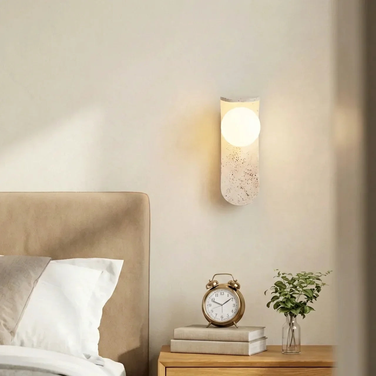 Applique murale en bois et travertin avec abat-jour en verre