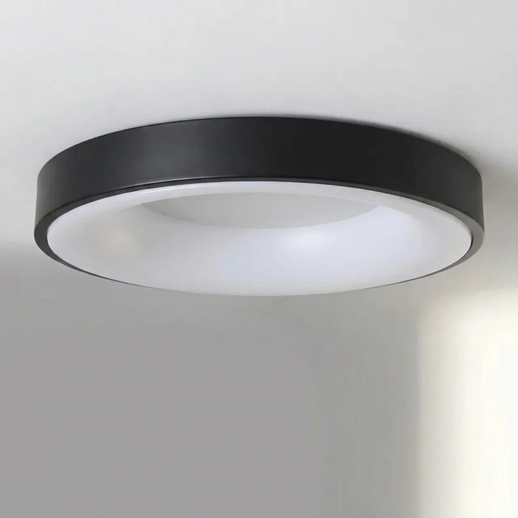 Nízkoprofilové stropní svítidlo s dutým středem a LED designem