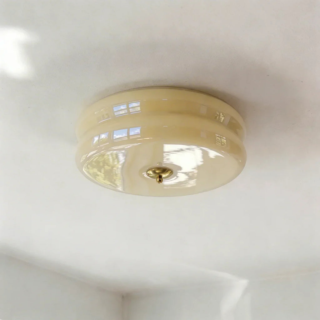 Elegantní stropní svítidlo s krémovým skleněným stínidlem pro domácnost