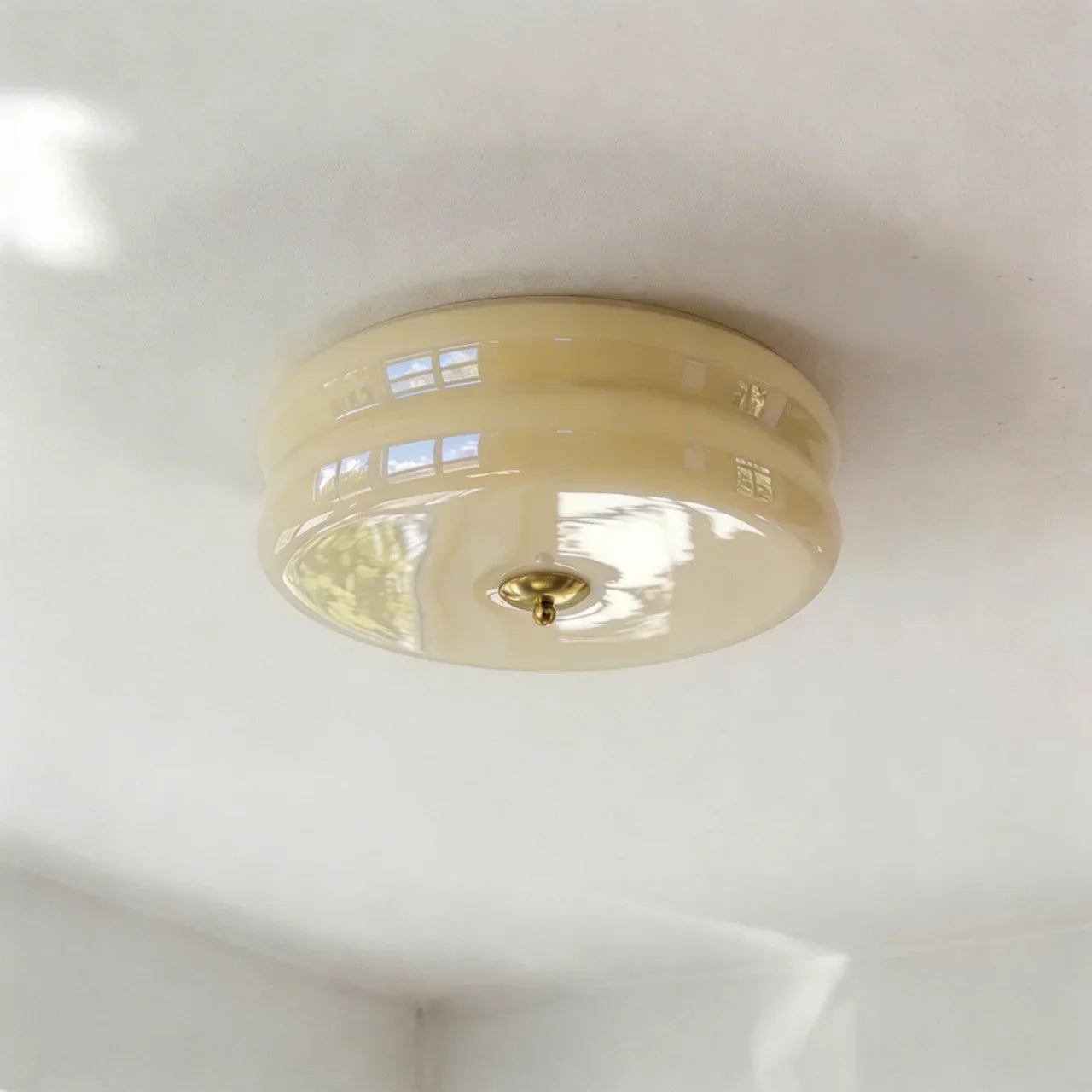 Elegantní stropní svítidlo s krémovým skleněným stínidlem pro domácnost