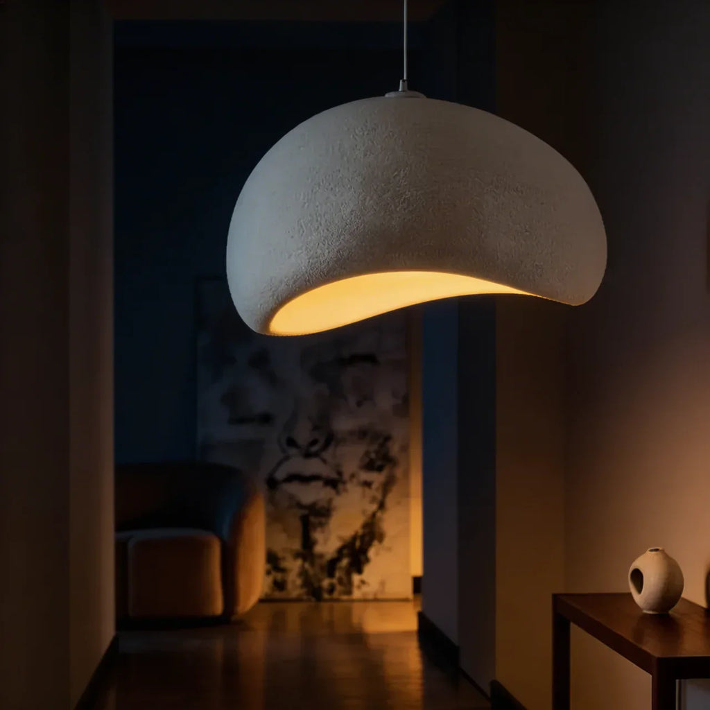 Lampada a sospensione Galet Air con forma organica ispirata alla pietra