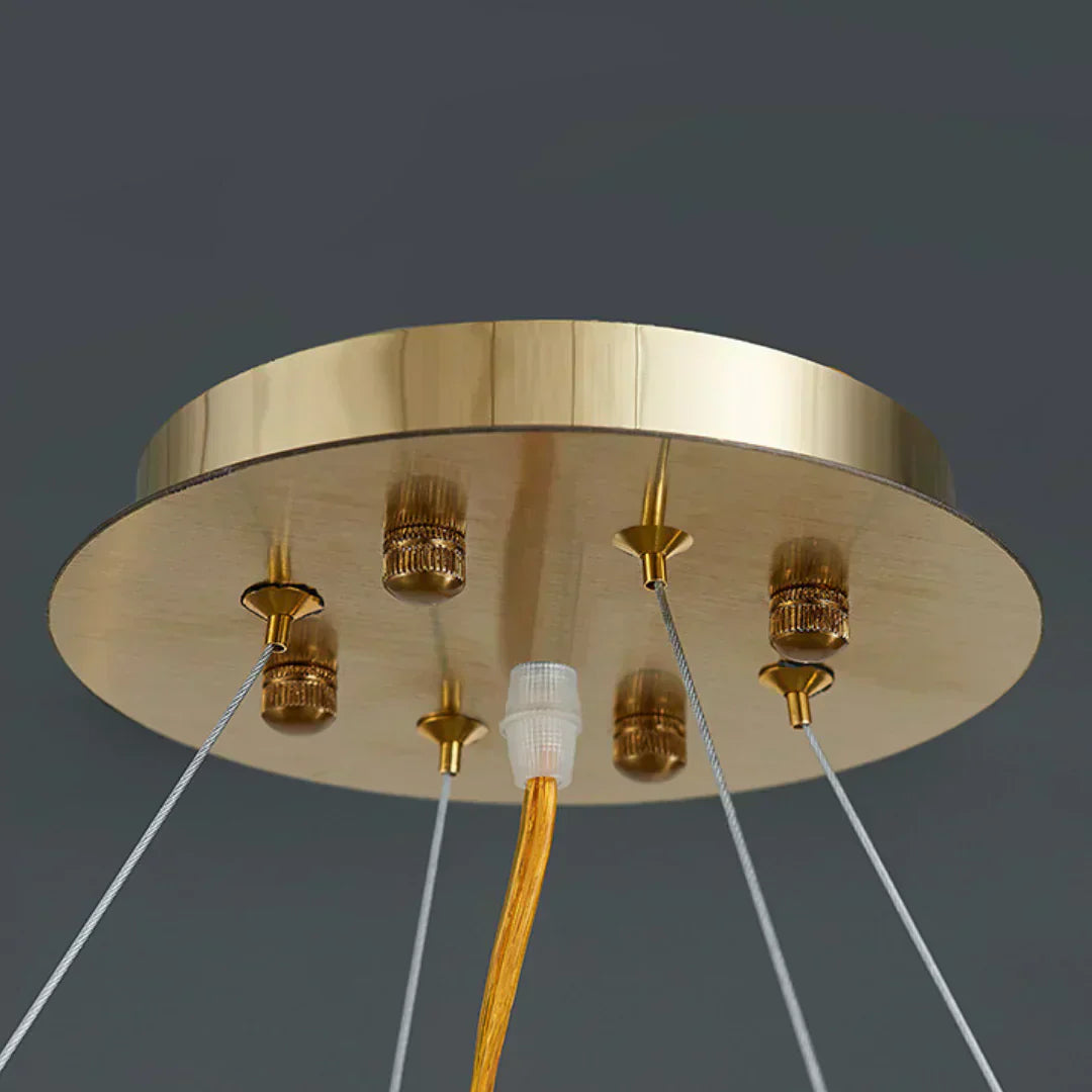 Gilded Nest Lysekrone i Gullfinish med Detaljer