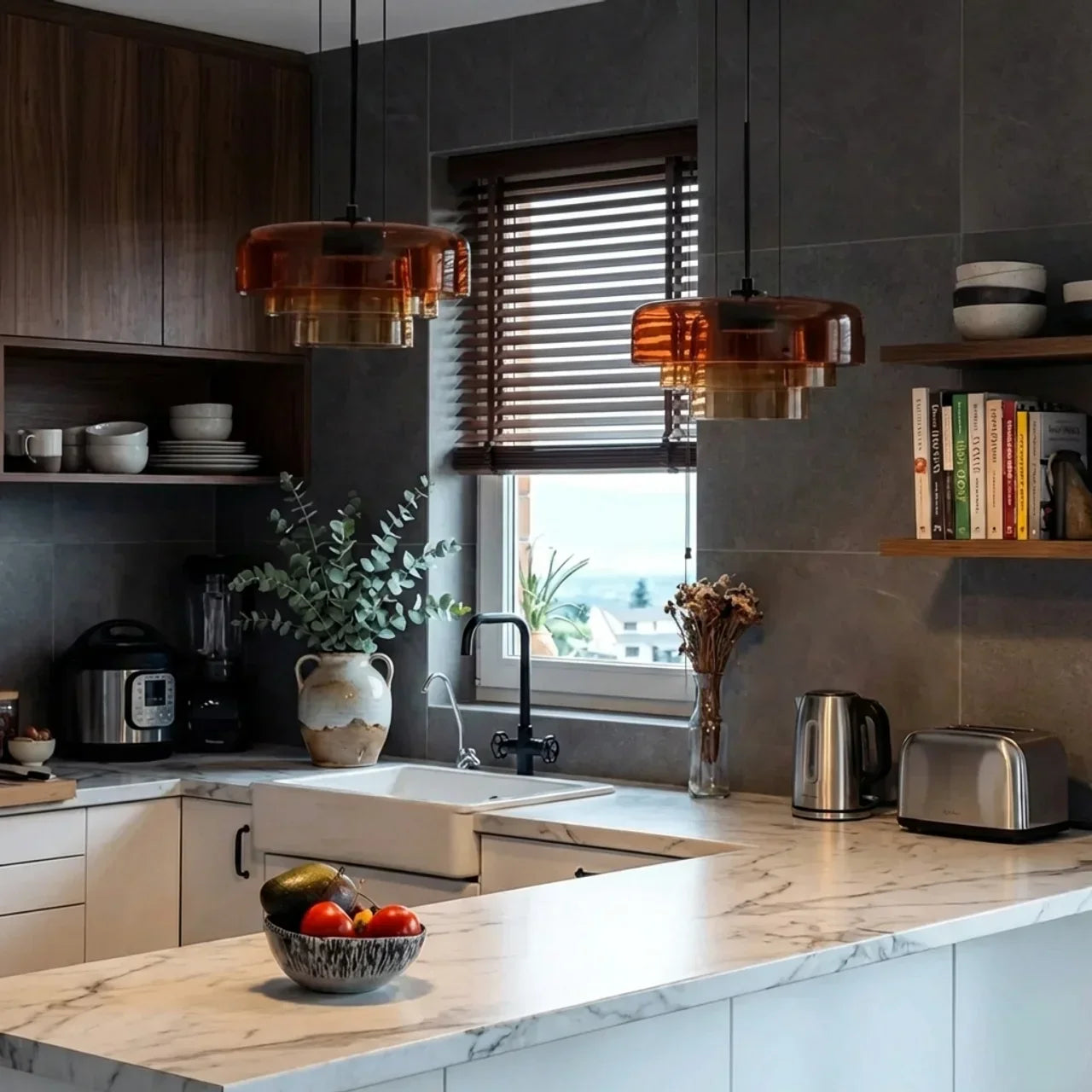 Závěsné světlo ve stylu Bauhaus se třemi barevnými skleněnými patry
