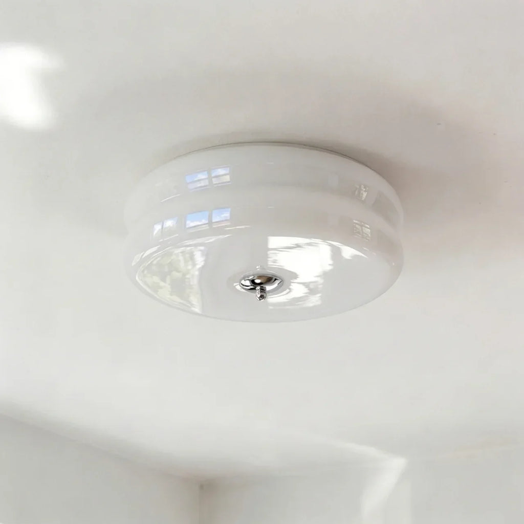 Elegantní stropní svítidlo s krémovým skleněným stínidlem pro domácnost