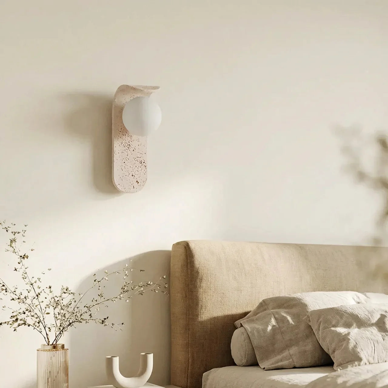 Applique murale en bois et travertin avec abat-jour en verre
