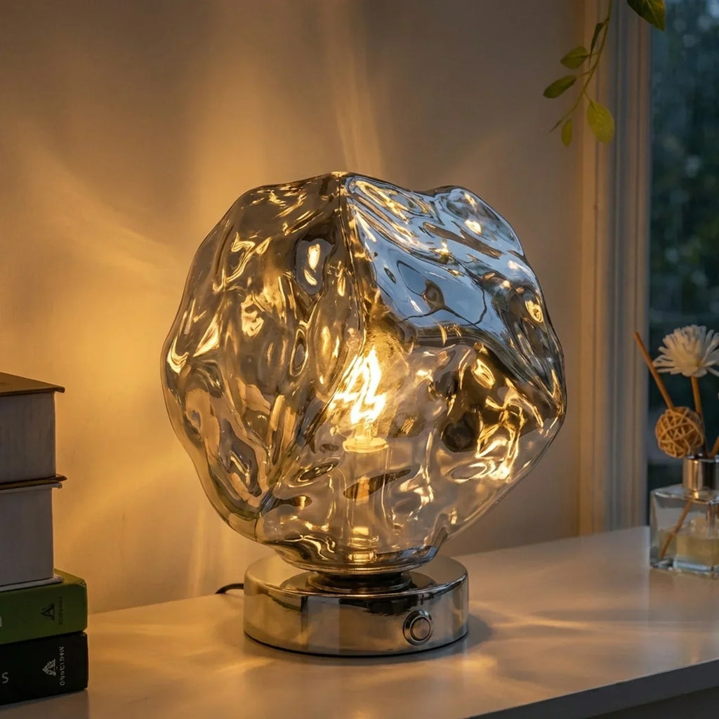Szklana lampa stołowa Lava z rzeźbiarskim kloszem i organicznym wyglądem