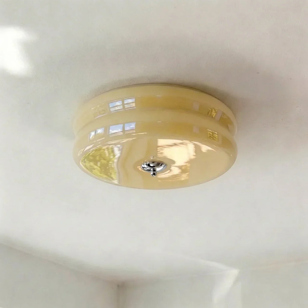 Elegantní stropní svítidlo s krémovým skleněným stínidlem pro domácnost