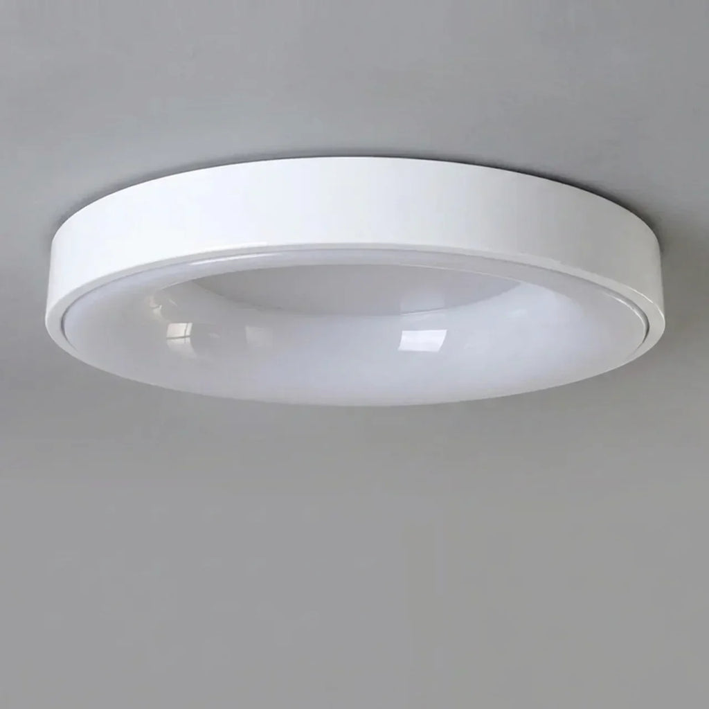 Nízkoprofilové stropní svítidlo s dutým středem a LED designem