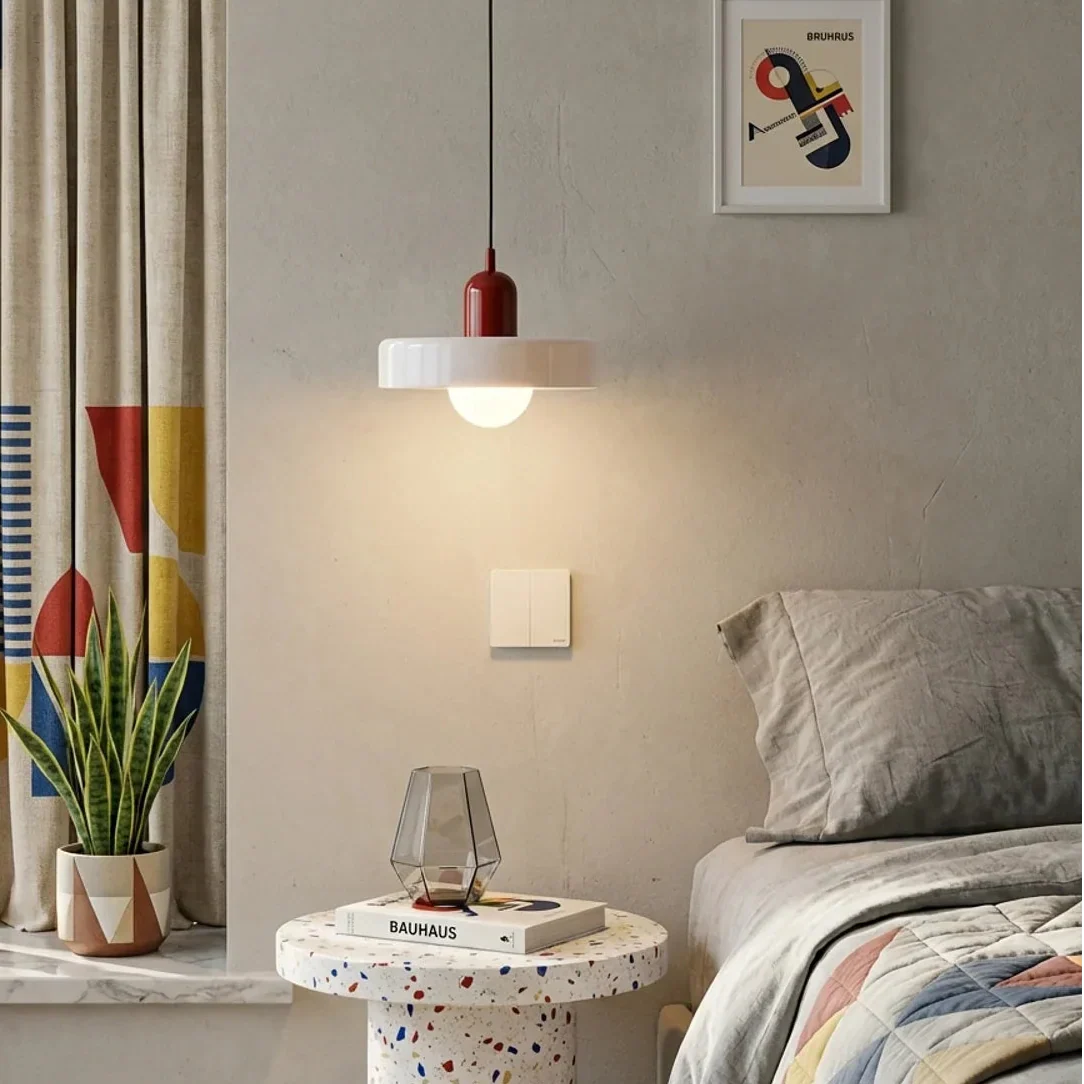 Lampa wisząca w stylu Bauhaus ze szklanym kolorowym kloszem, sufitowa oprawa świetlna