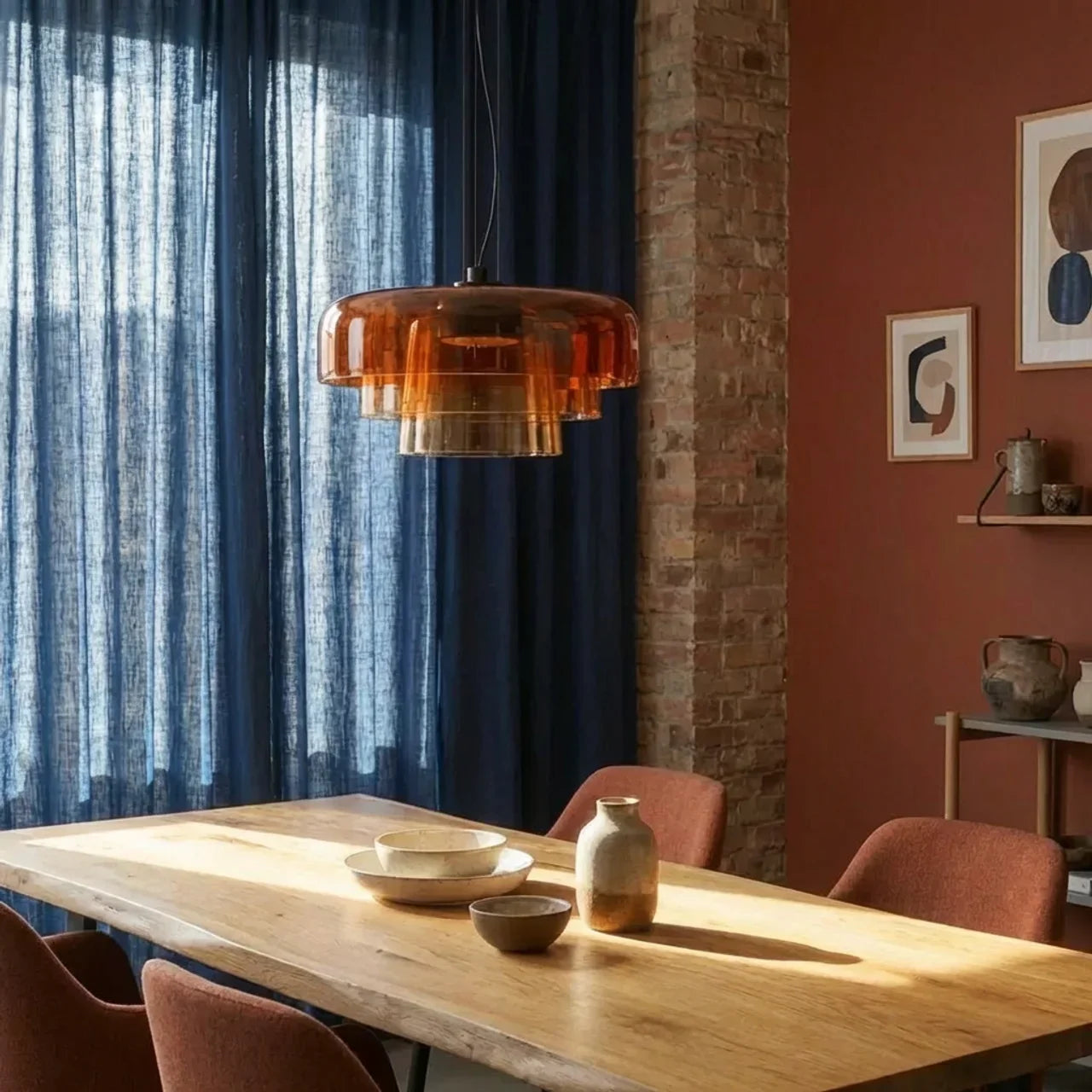 Závěsné světlo ve stylu Bauhaus se třemi barevnými skleněnými patry