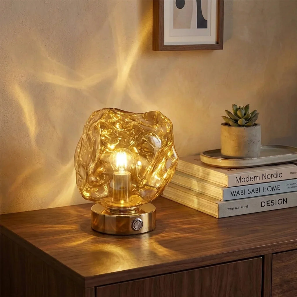 Szklana lampa stołowa Lava z rzeźbiarskim kloszem i organicznym wyglądem