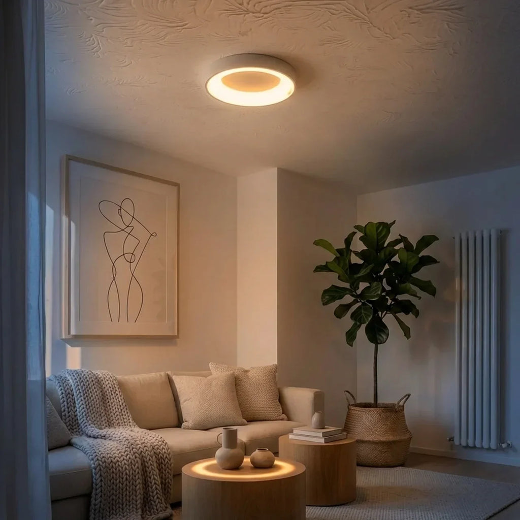 Nízkoprofilové stropní svítidlo s dutým středem a LED designem
