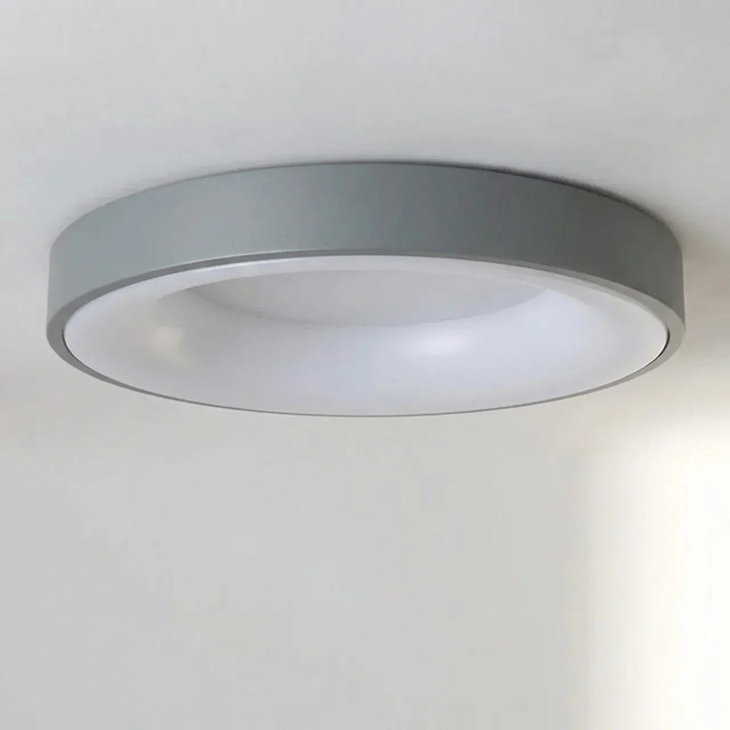 Nízkoprofilové stropní svítidlo s dutým středem a LED designem