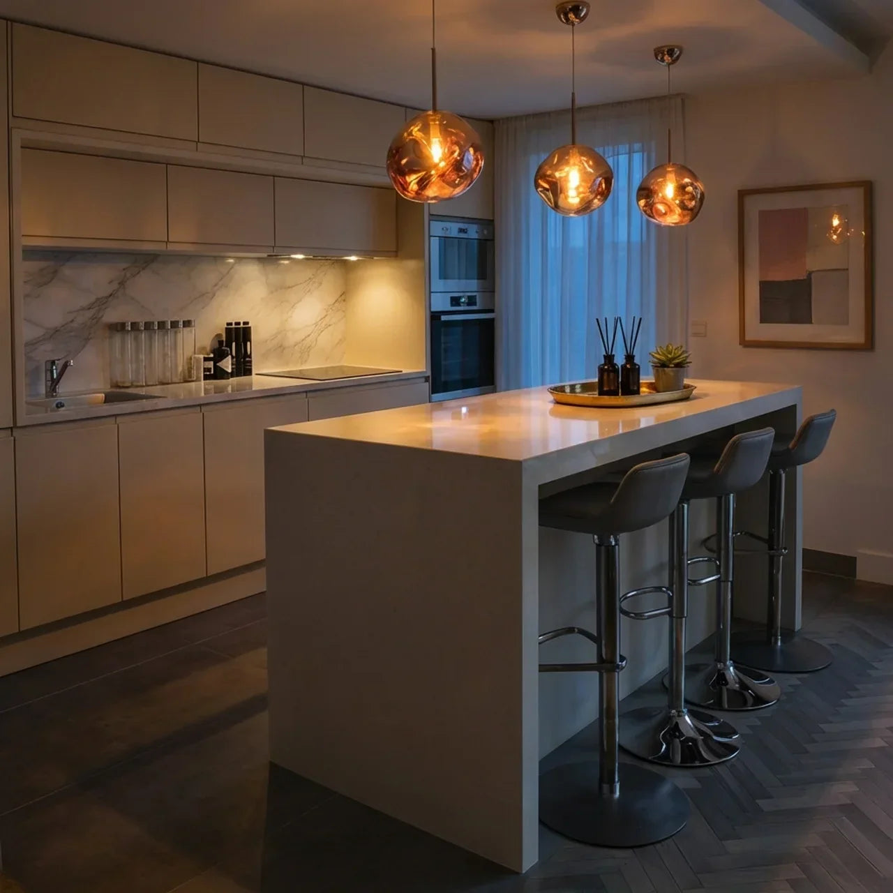 Organická stylová akrylová závěsná lampa pro moderní interiéry