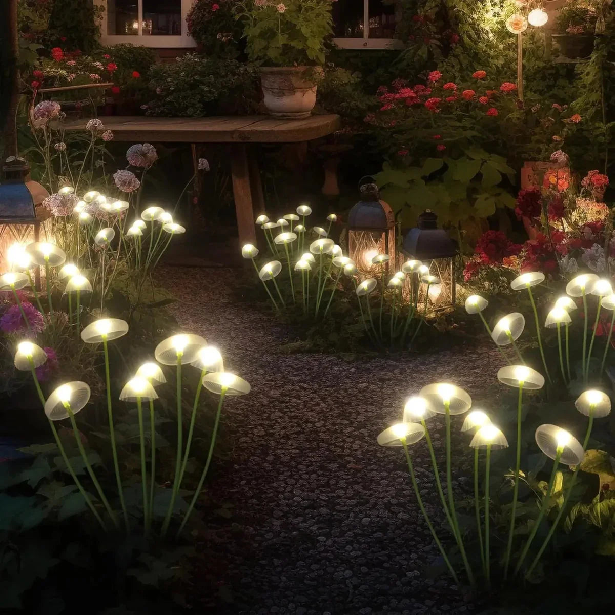 Lampa ogrodowa Jellyglow z meduzą i grzybem, zasilana energią słoneczną
