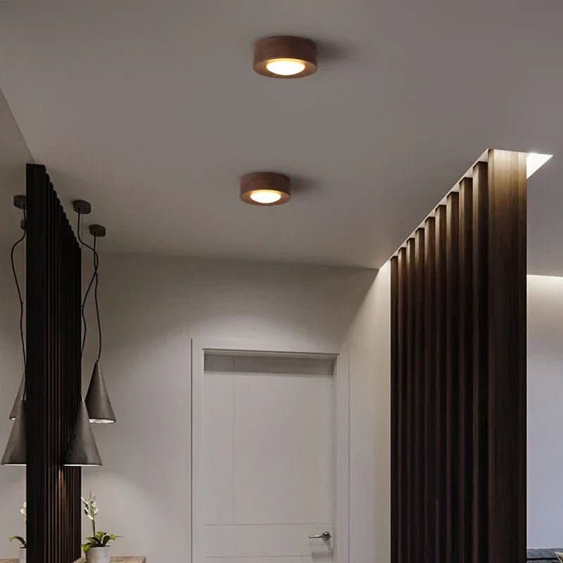 Lampa sufitowa LED LignaShine z orzecha włoskiego dla ciepłej atmosfery