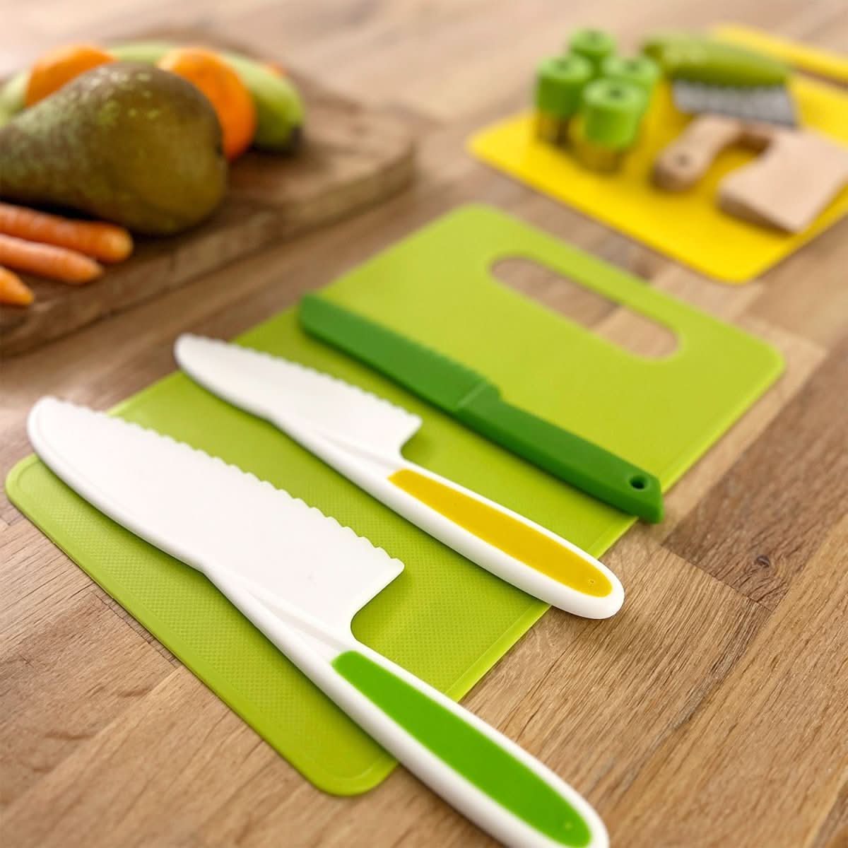 Malá kuchyňka Little Chef Montessori pro batolata k rozvoji samostatnosti a praktických dovedností
