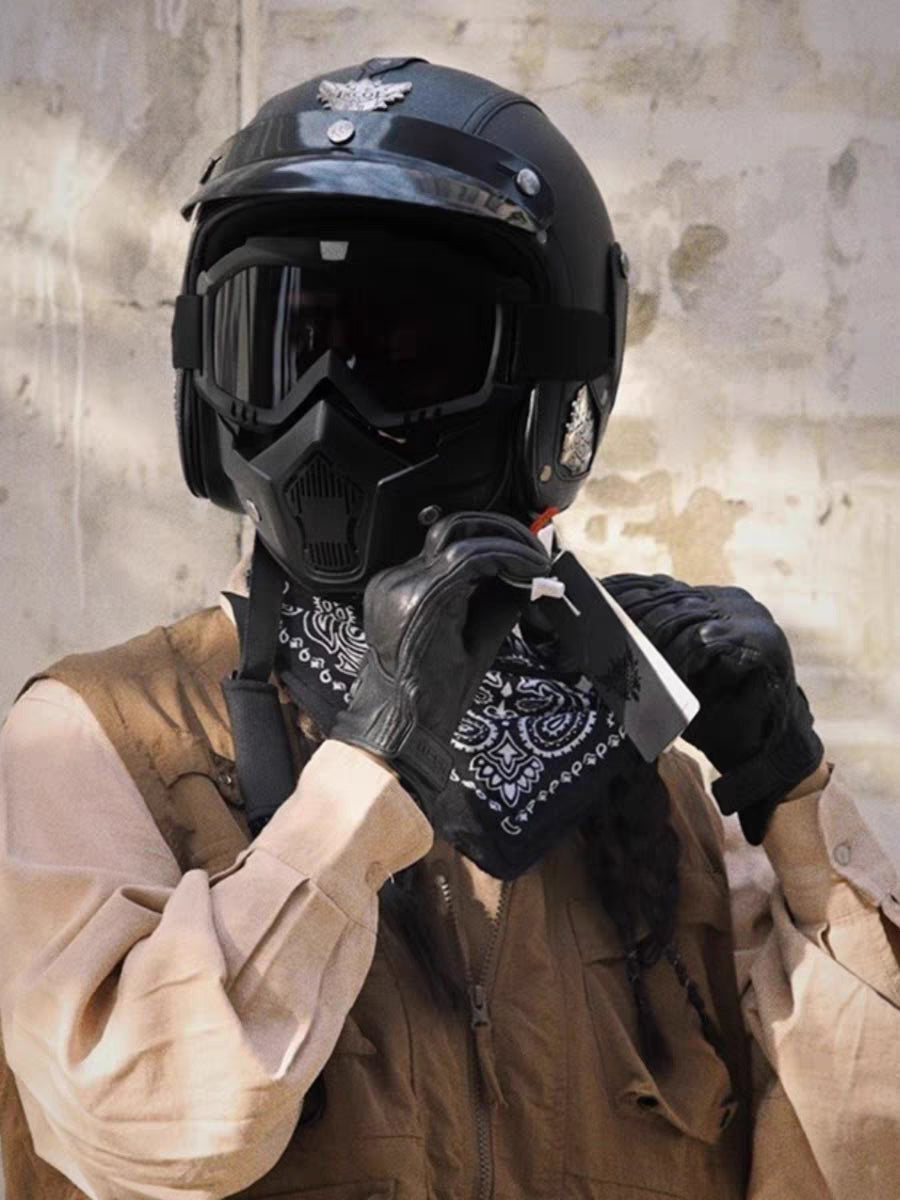 Retro åbent vintage motorcykelhjelm med gogglemaske