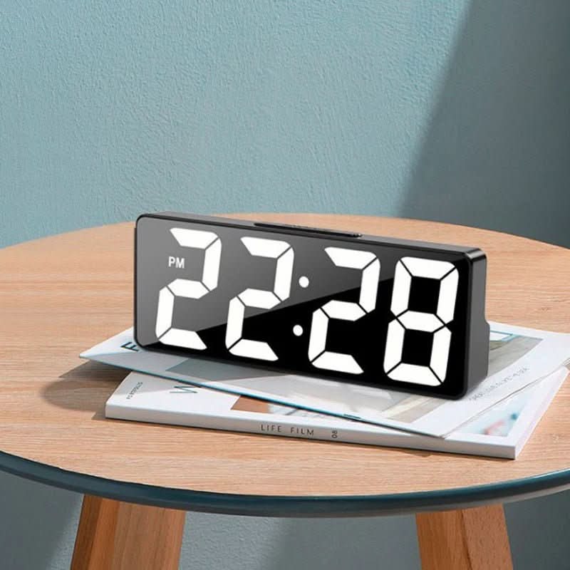 Budzik LED LumiTime z wyświetlaczem temperatury na stolik nocny