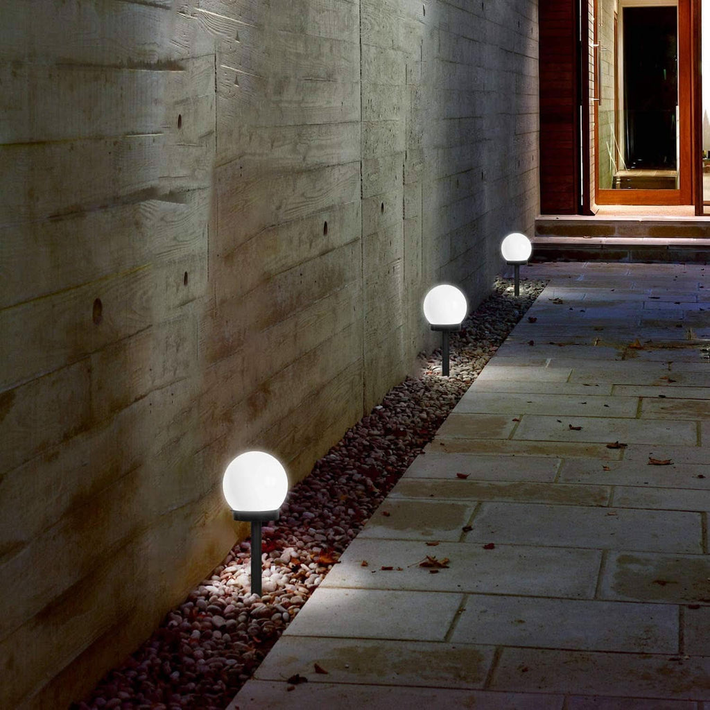 Round LED Solar Garden Light For Homes With Auto On Off And Energy Efficiency