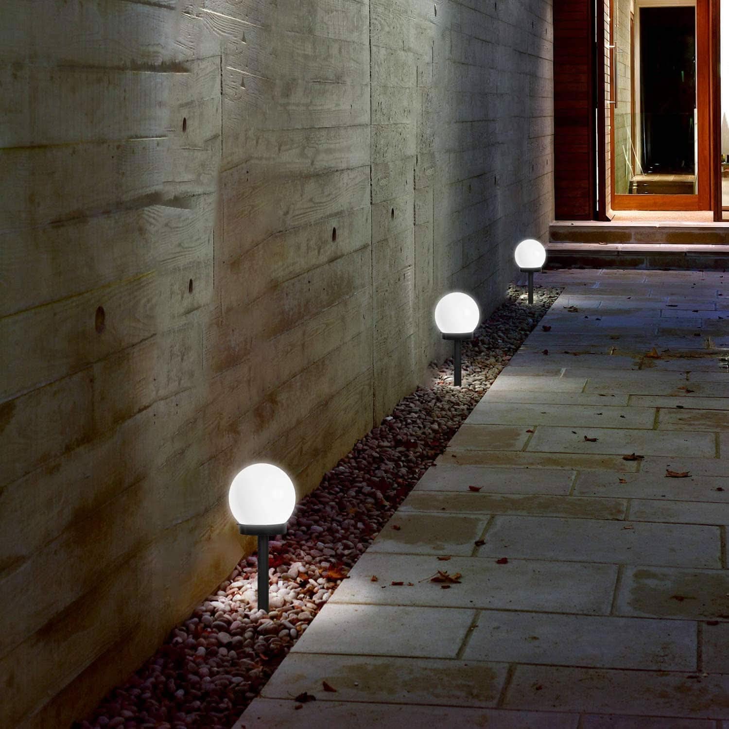 Round LED Solar Garden Light For Homes With Auto On Off And Energy Efficiency