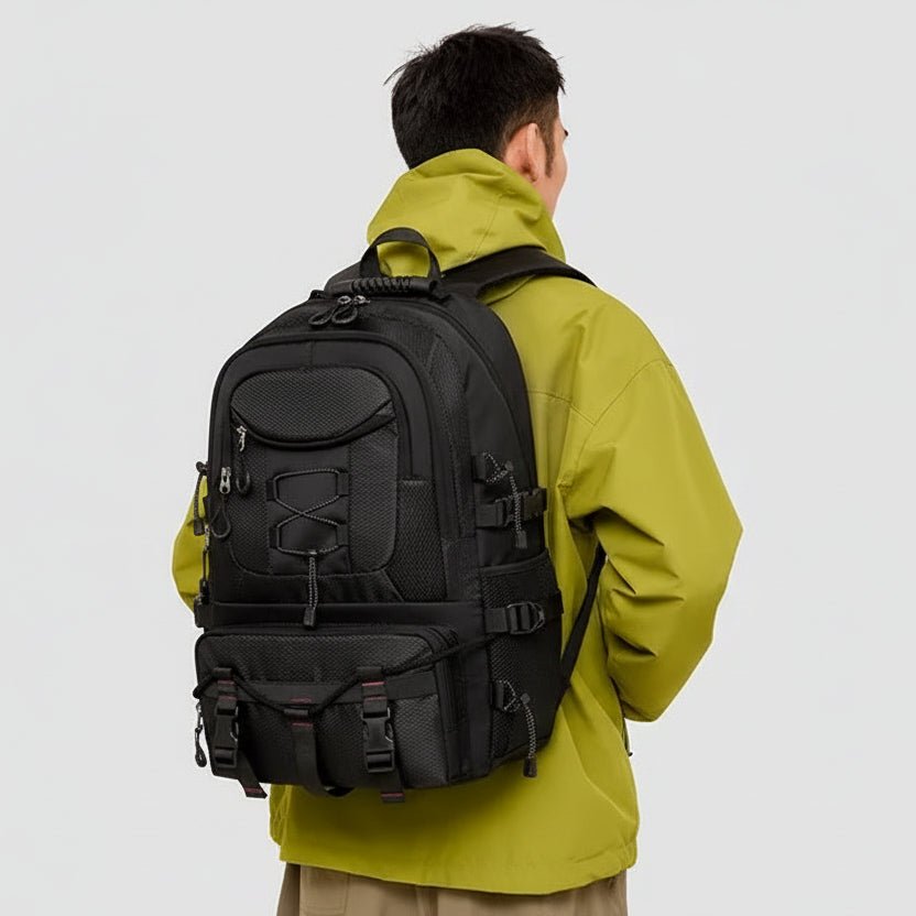 תיק יום עמיד למים HIKENZO בנפח 20-35 ליטר עם אחסון לטיולים