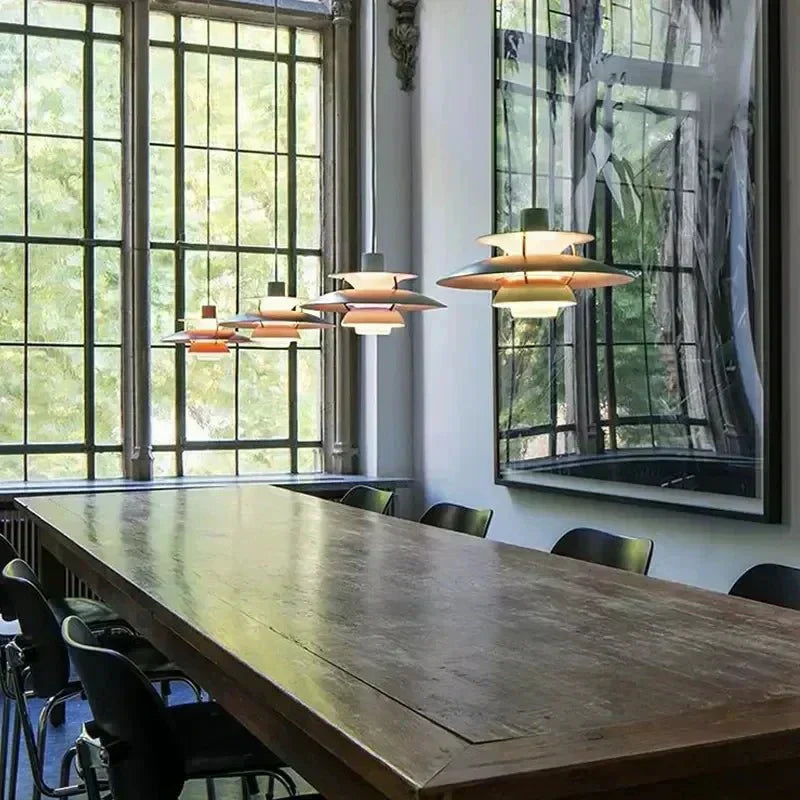 Cirro Pendelleuchte mit zylindrischem Metallfinish für moderne Räume