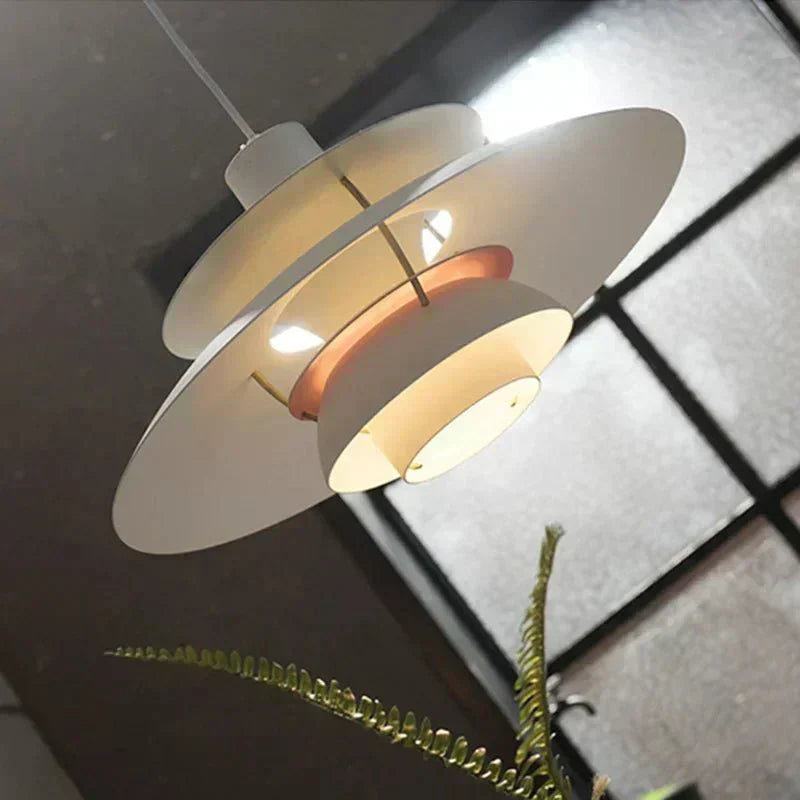 Cirro Pendelleuchte mit zylindrischem Metallfinish für moderne Räume