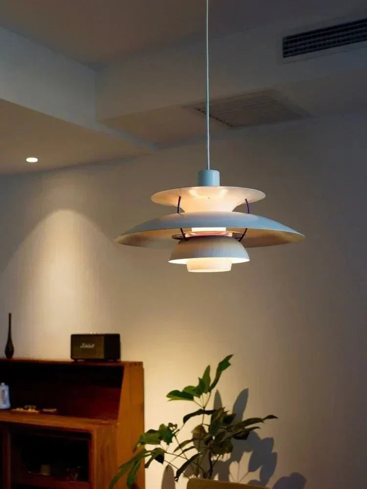 Cirro Pendelleuchte mit zylindrischem Metallfinish für moderne Räume