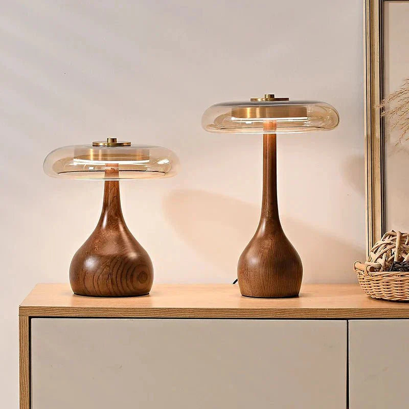 Collection Lampe de Table Lunara LED 12W Laiton Verre Bois de Cendre par Vrimlie