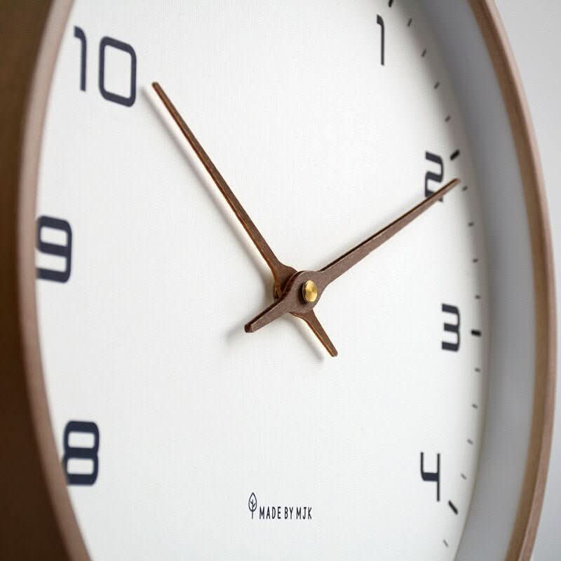 Horloge murale en bois silencieuse Lundtime de style scandinave
