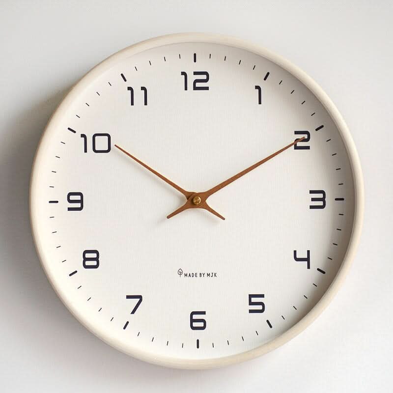 Horloge murale en bois silencieuse Lundtime de style scandinave