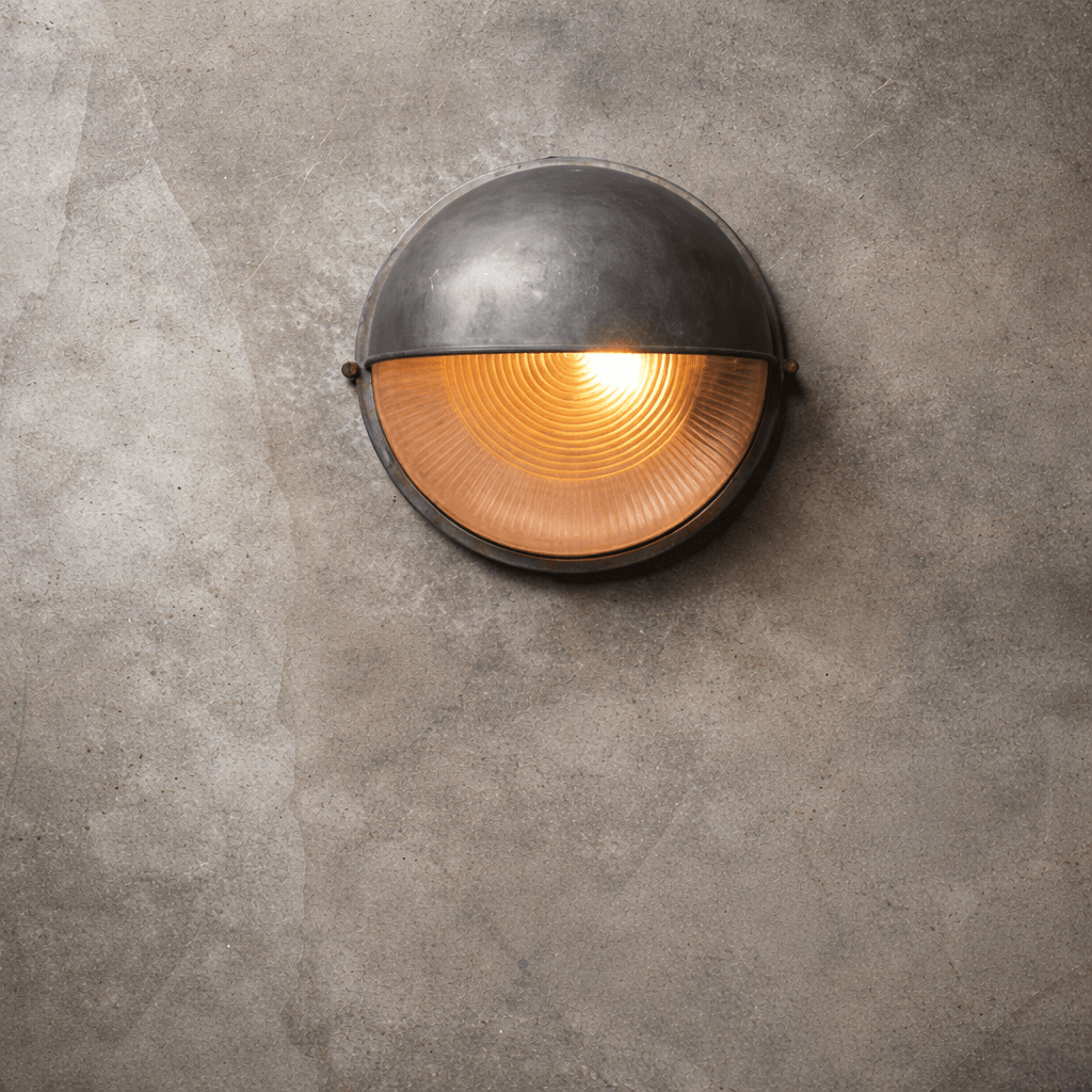 Retroindustrialna zewnętrzna lampa ścienna IP65, wodoodporna, z metalową i szklaną konstrukcją | compagnien