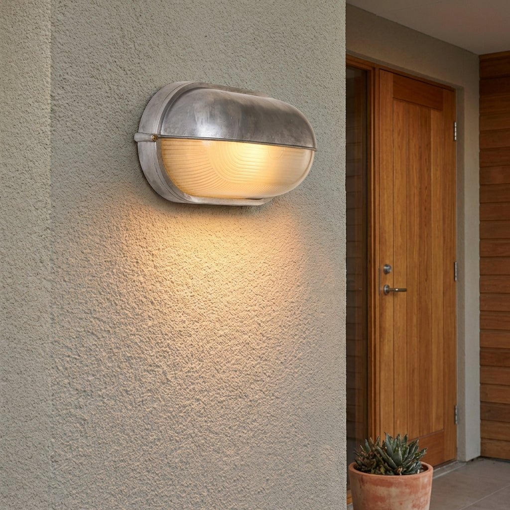 Retroindustrialna zewnętrzna lampa ścienna IP65, wodoodporna, z metalową i szklaną konstrukcją | compagnien