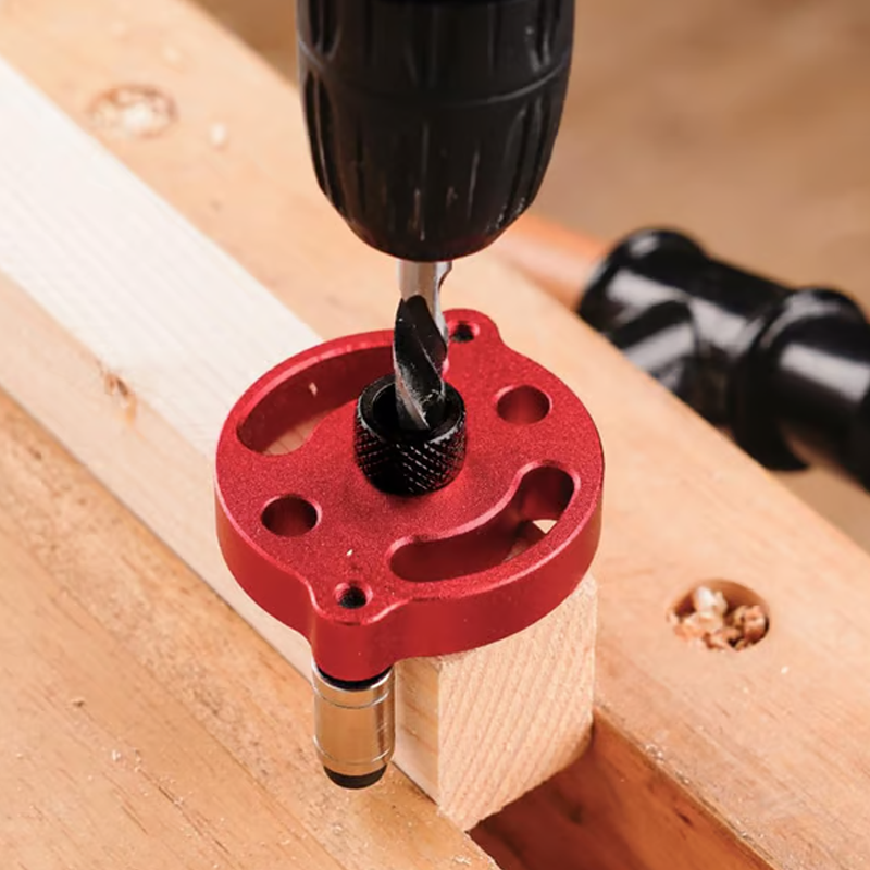 Guide de perçage pour assemblage bois en aluminium avec trous auto-centreurs