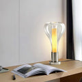 Aurelia Fluid Art-lampe med lava-inspirert glasskulptur og stemningsbelysning